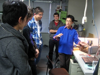 研究室見学のひとこま