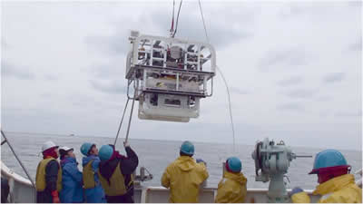 深海底探索に用いられるROV（有索無人潜水艇）