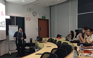 写真1：南洋理工大学（NTU,シンガポール）での発表