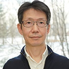 写真：准教授・博士（工学）　佐藤　威友