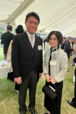 開宴を待つひととき、小林茂樹衆議院議員（文部科学副大臣）とともに
